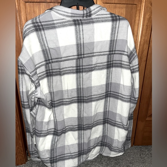 Hollister boyfriend fit flannel! - Picture 2 of 3